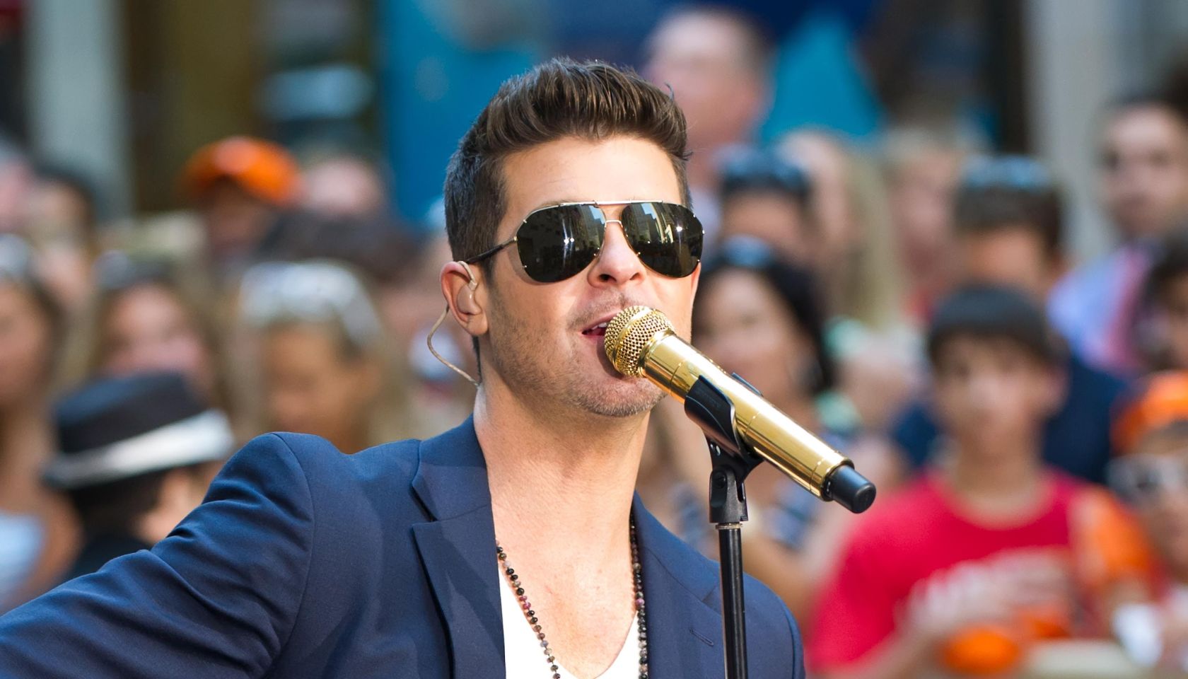 Robin Thicke Performs Live On NBC 'Today'