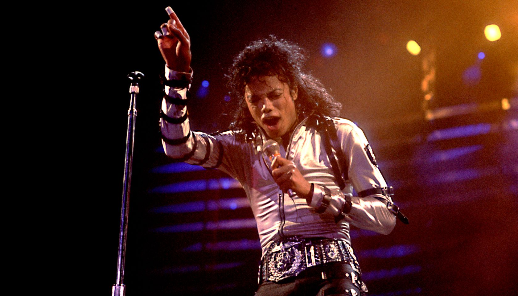 On This Day: Michael Jackson’s Hair Catches On Fire [PHOTOS] | Magic 95.9