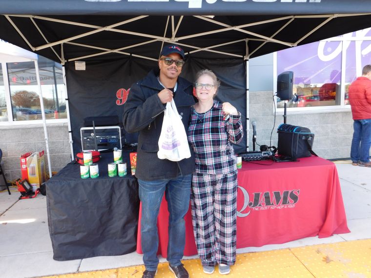 92Q & Giant Food For Families Holiday Food Drive 2017