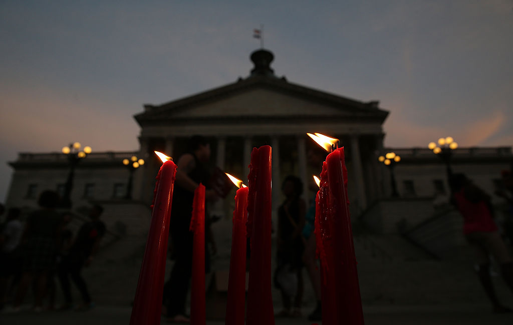 Calls For Removal Of Confederate Flag Outside SC Statehouse Grow In Wake Of Race-Fueled Charleston Church Shooting